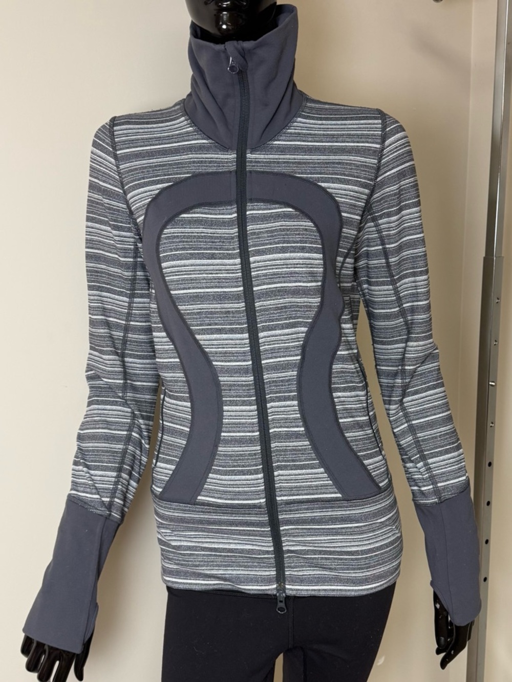 Lululemon Stride Jacket Sz 4 Heathered Grey Full Zip Jacket Thumbholes Slim Fit